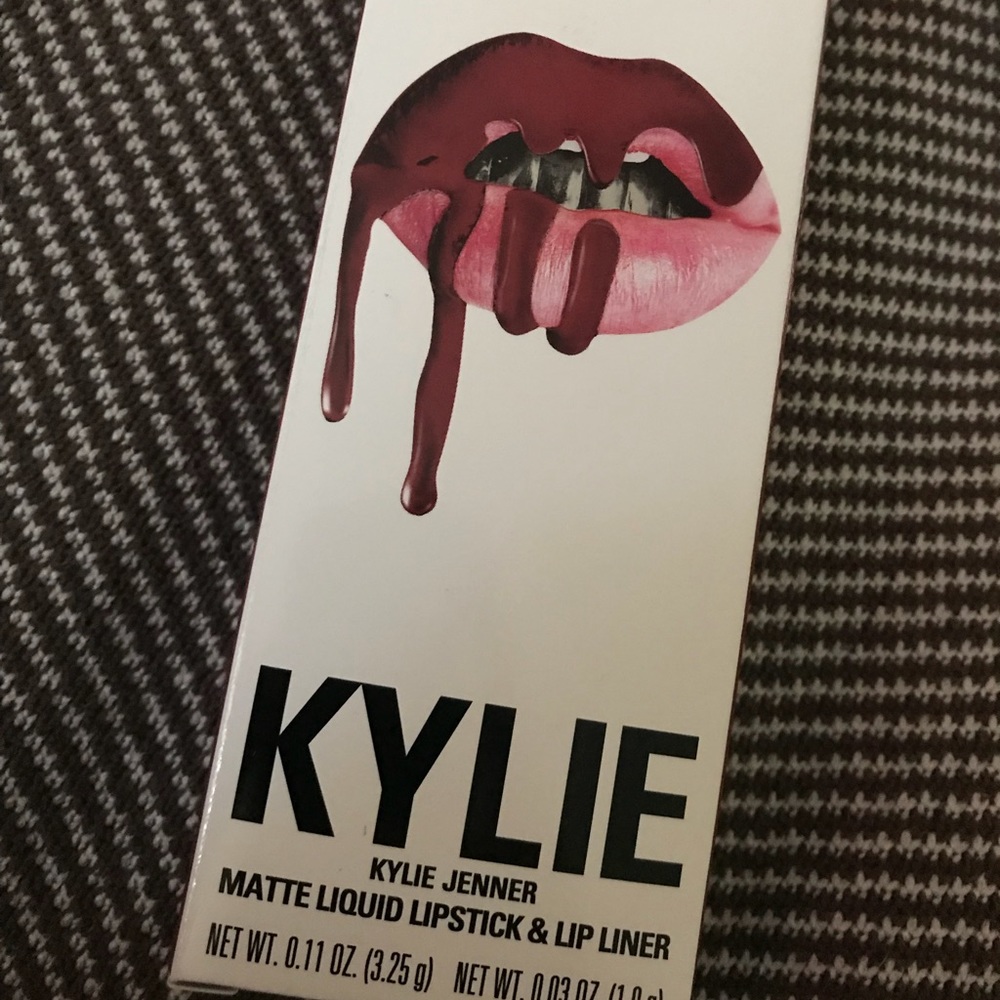 Kylie Jenner booujee matte liquid lipstick